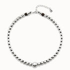 Beaded short necklace with larger central bead