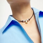 Collar de cuero con tres esferas ba&ntilde;adas en mix de plata y oro 18k