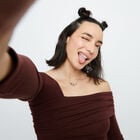 Necklace with intertwined carabiner detail