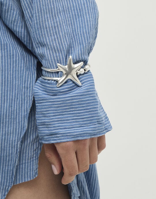 Pulsera semirr&iacute;gida ba&ntilde;ada en plata con perlas y estrella de mar, Plateado, large