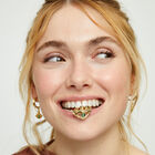 Eye-shaped ring with faceted green crystal