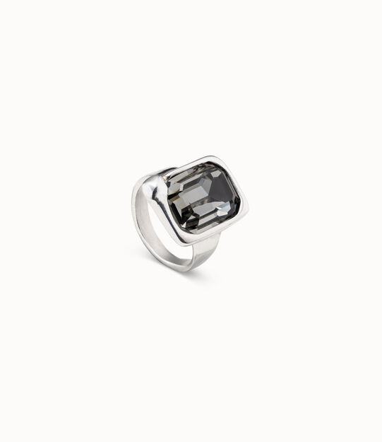 Anello placcato argento di forma rettangolare con cristallo grigio centrale