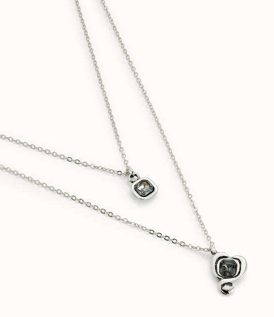 Colgante bañado en plata de ley con doble cadena y corazones con cristal negro
