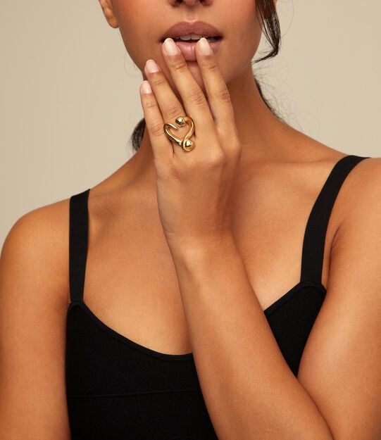 Bague plaqu&eacute;e or 18 carats ouverte avec design de c&oelig;ur clout&eacute;, Or, large