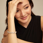Link chain bracelet with a topaz