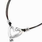 Short leather necklace with a heart