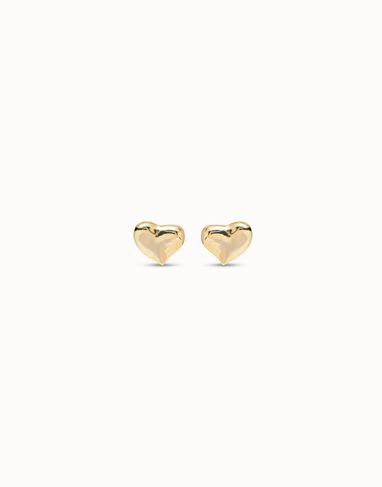 Pendientes ba&ntilde;ados en oro de 18k con forma de coraz&oacute;n mediano