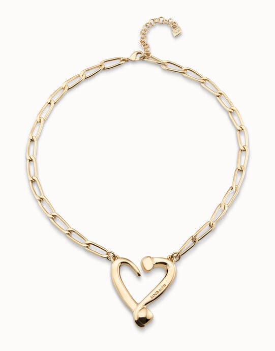 Short  link chain pendant necklace with a heart