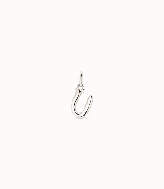 Charm bañado en plata de ley de letra U