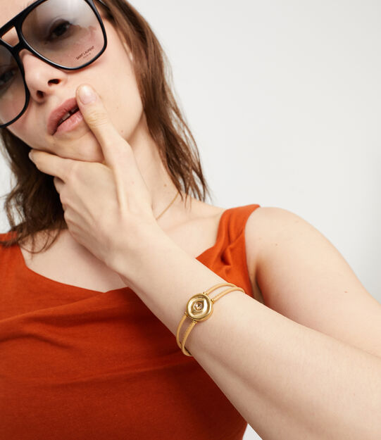 Pulsera doble de cuero crema con ojo ba&ntilde;ado en oro 18k, Dorado, large