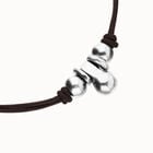 Collar de cuero con tres esferas ba&ntilde;adas en plata de ley