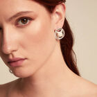 Stud earrings with pearl