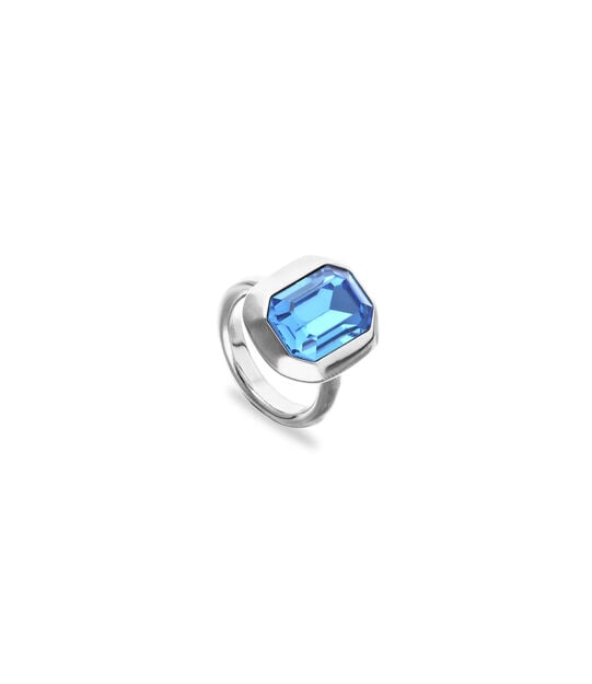 Rectangular ring with blue faceted crystal