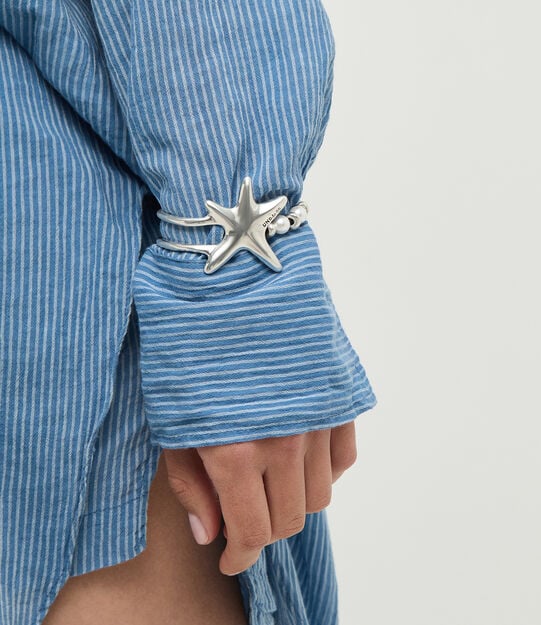 Pulsera semirr&iacute;gida ba&ntilde;ada en plata con perlas y estrella de mar, Plateado, large