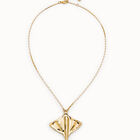 Short chain pendant necklace with manta ray