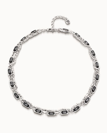 Collier plaqué argent avec bande latérale de petits carrés et 22 boîtes avec cristaux gris