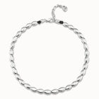 Collar de cuentas ovaladas ba&ntilde;adas en plata de ley.