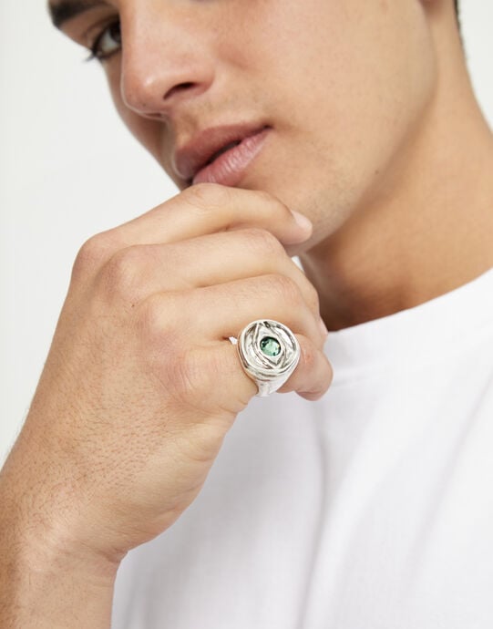 Anillo tipo sello en plata de ley y forma de ojo con cristal facetado verde, Plateado, large