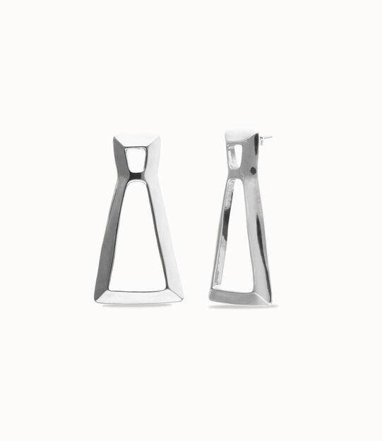 Pendientes triangulares ba&ntilde;ados en plata de ley