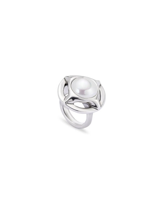 Ring with pearl
