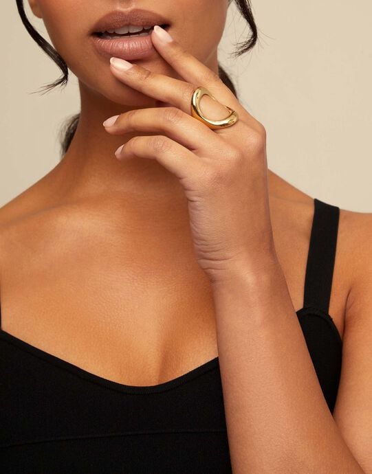 Ring with large central oval, Golden, large