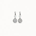 Pendientes de cuero con perla ba&ntilde;ados en plata de ley