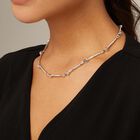 Collar ba&ntilde;ado en plata de ley con piezas en forma de clavo.