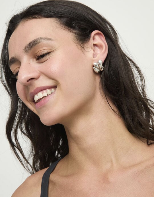 Pendientes ba&ntilde;ados en plata con gotas entrelazadas, Plateado, large