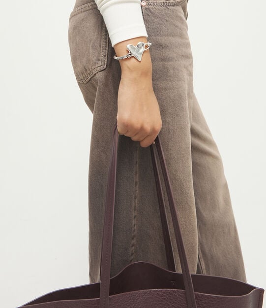 Bracelet semi-rigide plaqu&eacute; argent sterling avec d&eacute;tail de c&oelig;ur, Argent, large