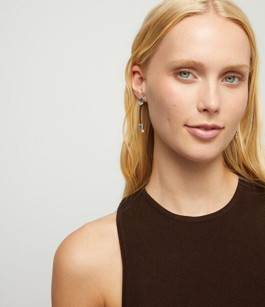 Boucles d&rsquo;oreilles longues avec cuir et c&oelig;urs plaqu&eacute;s argent sterling, Argent, large