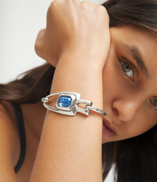 Pulsera semirr&iacute;gida ba&ntilde;ada en plata de ley con cristal facetado azul, Plateado, large