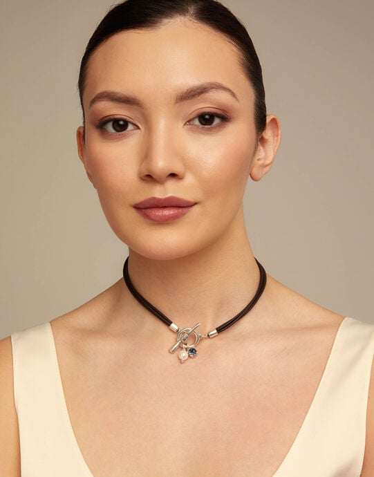 Short leather necklace with central clasp, Silver, large