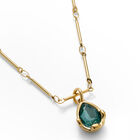 Collar ba&ntilde;ado en oro 18k con cristal facetado verde en forma de gota