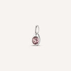 Charm ba&ntilde;ado en plata de ley con cristal rosa