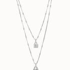 Colgante de plata con 2 cadenas y charms de llave y candado