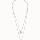 Collar ba&ntilde;ado en plata de ley con dos cadenas de diferentes largos con Charms de coraz&oacute;n y mano con cristal murano