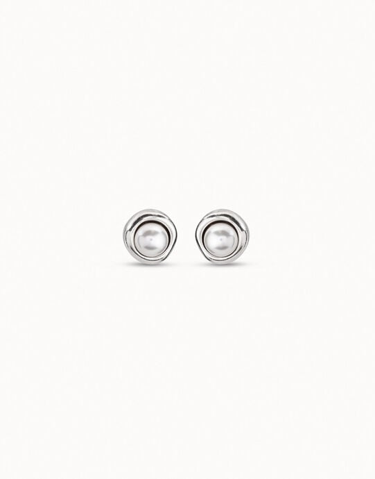 Stud earrings with pearl