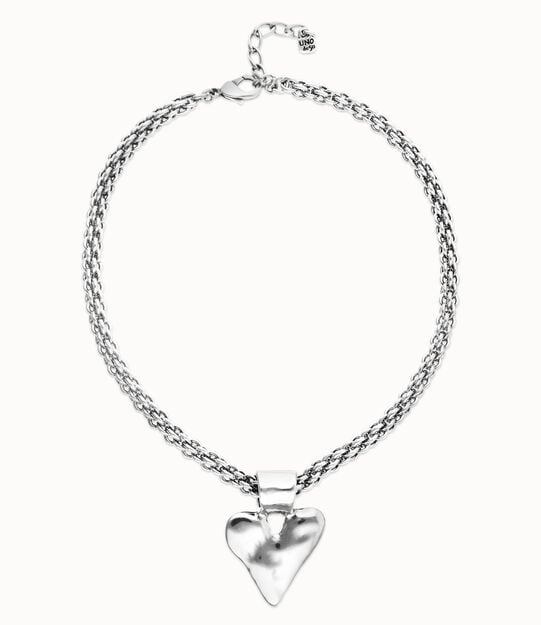 Collar ba&ntilde;ado en plata con cadena gruesa y detalle de coraz&oacute;n