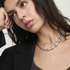 Necklace with linked drops