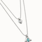 Collar ba&ntilde;ado en plata de ley con dos cadenas de diferentes largos con Charms de coraz&oacute;n y mano con cristal murano