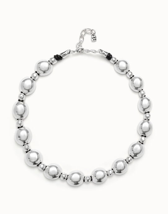 Beaded necklace with larger central bead