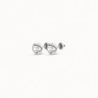 Stud earrings with pearl