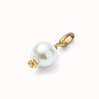 Charm ba&ntilde;ado en oro 18k con perla