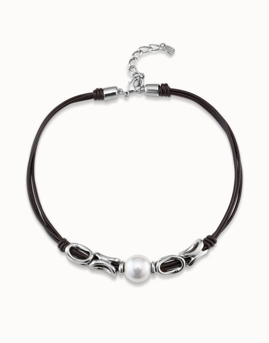 Short leather necklace with a central pearl