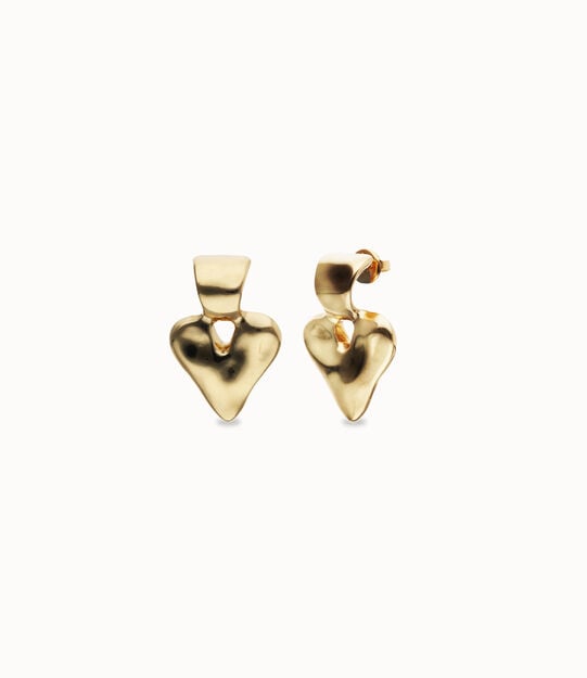 Pendientes peque&ntilde;os de coraz&oacute;n ba&ntilde;ado en oro 18k