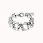 Short chain bracelet with square-shaped links