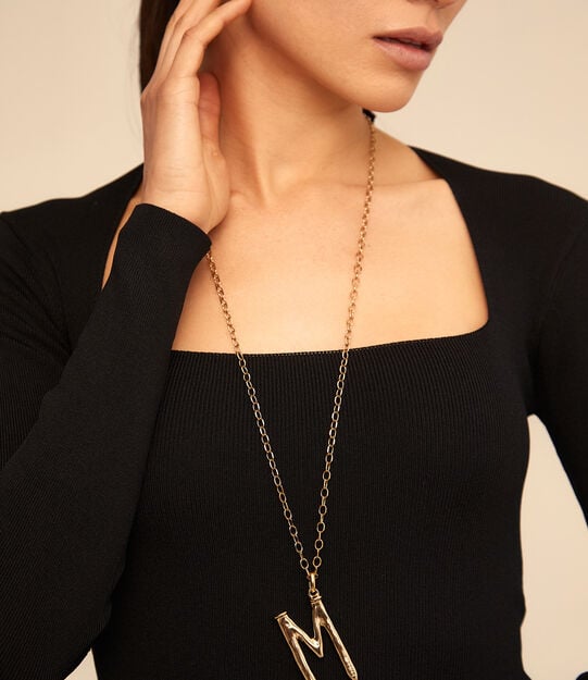 Colgante ba&ntilde;ado en oro de 18k de letra M, Dorado, large