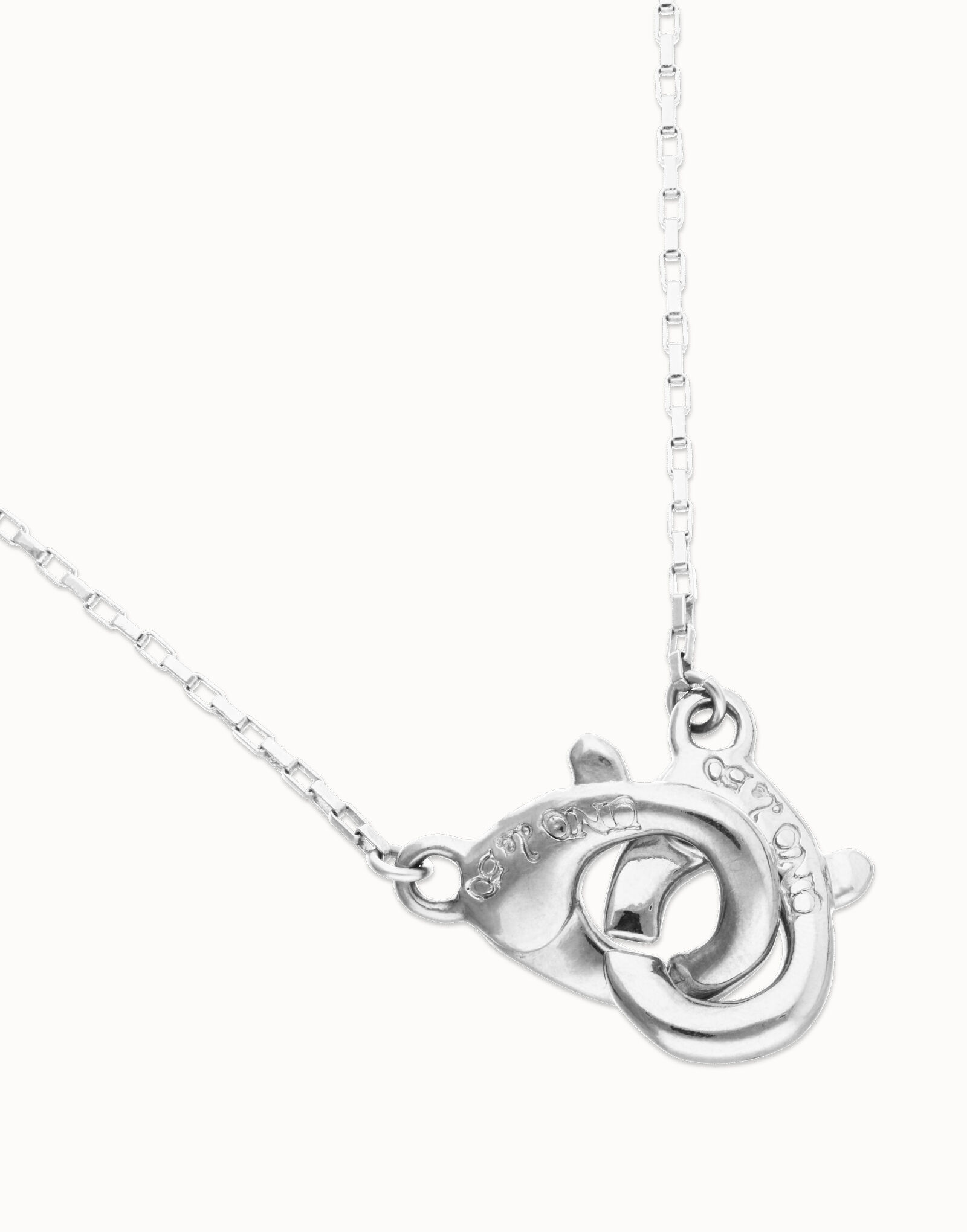 Necklace with intertwined carabiner detail | UNOde50 United States