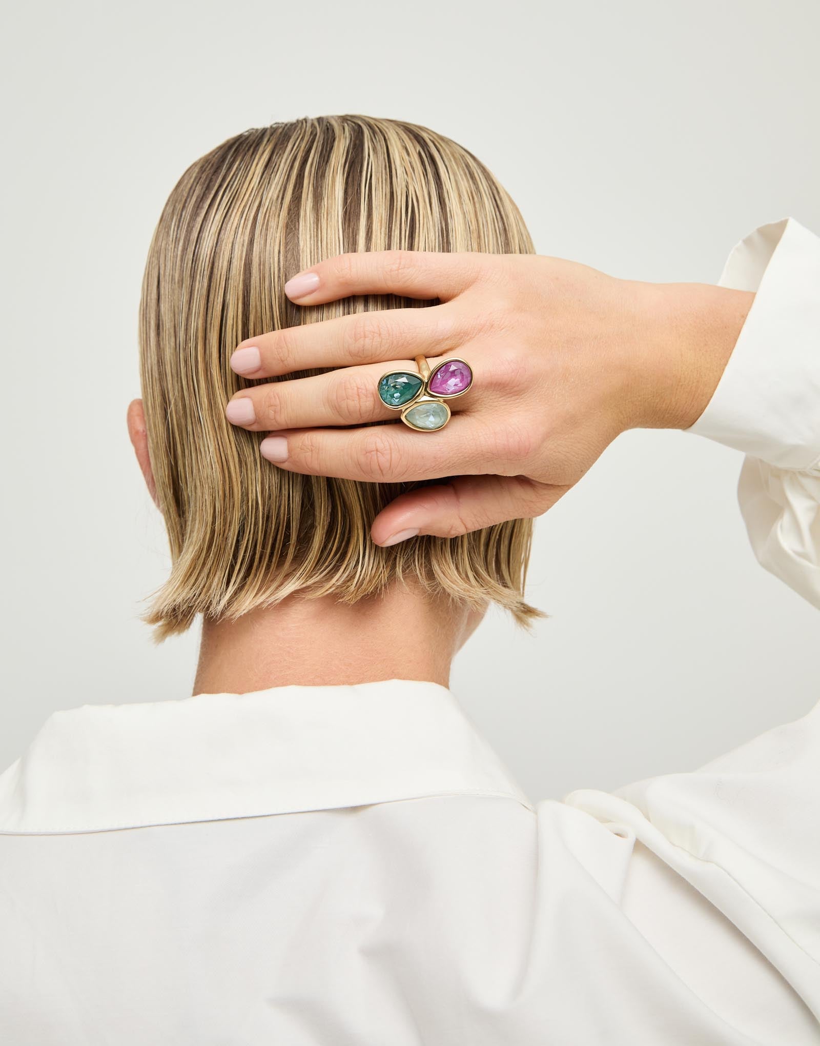 Ring with three multicoloured drop-shaped faceted crystals
