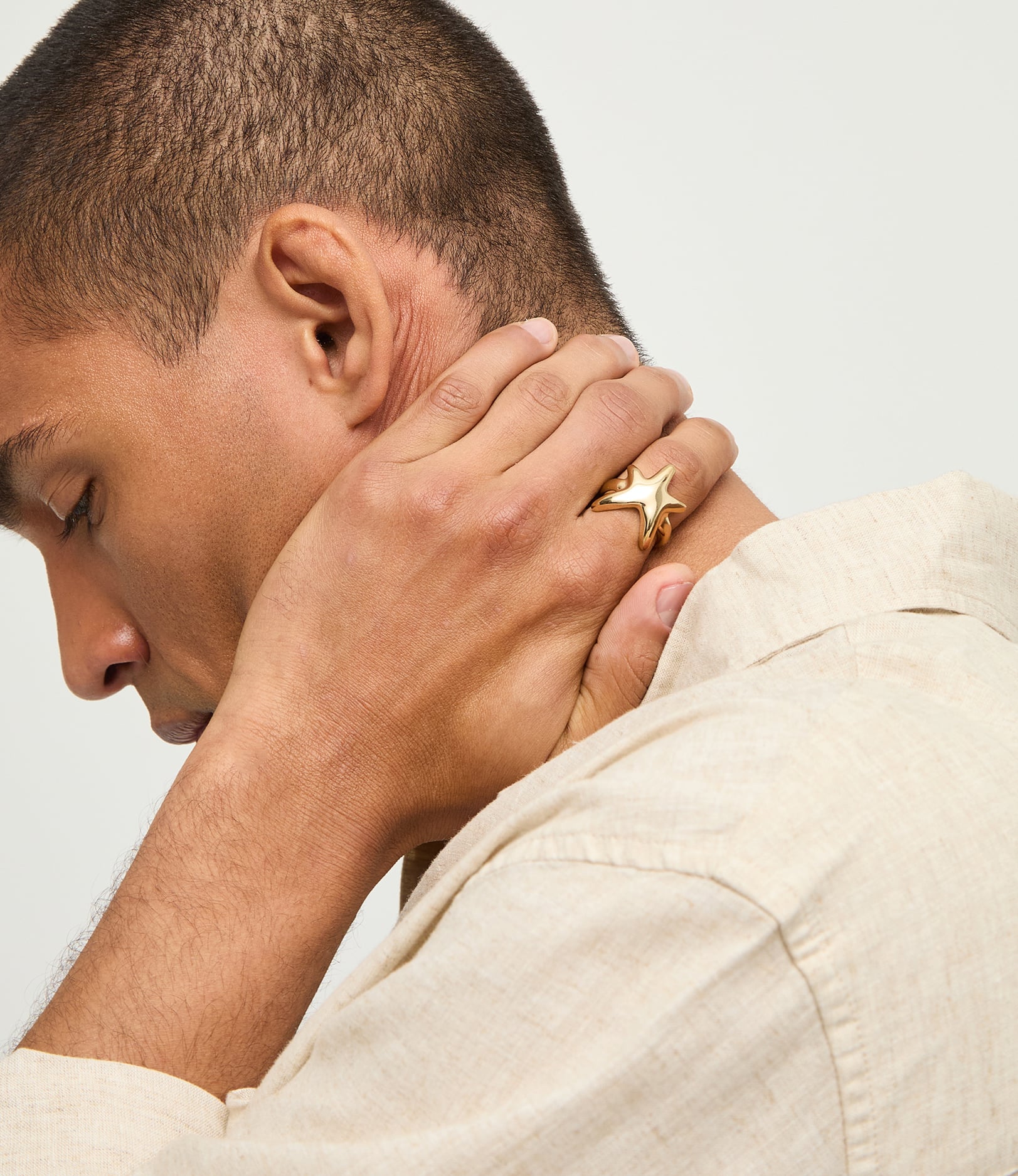 Anillo ba&ntilde;ado en oro con estrella de mar